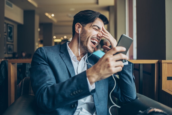 Prefira Fones de Ouvido com Microfone para Atender Ligações