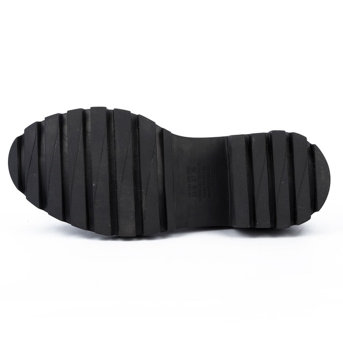Prefiere los zapatos Oxford con suela de goma para una mayor seguridad en el uso